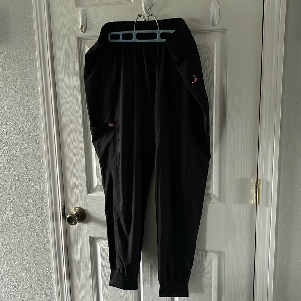 Women’s jogger scrub bottoms